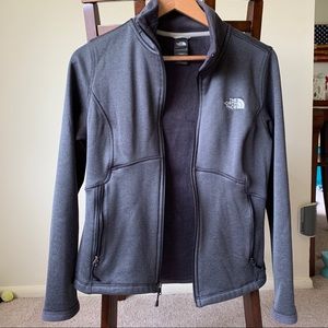 The North Face - Women’s Fitted Zip-up Fleece